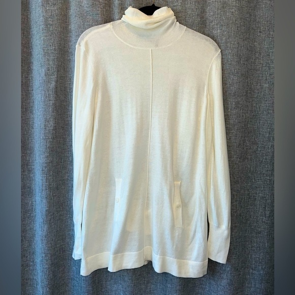Daisy Fuentes Cream Turtleneck Sweater, Size PL - Like New - Picture 1 of 7